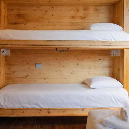 1400 Nuova Gestione Hotell